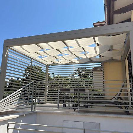 Appartamento In Villa A Tirrenia, Eleganza E Comfort A Pochi Passi Dal Mare Pisa Buitenkant foto